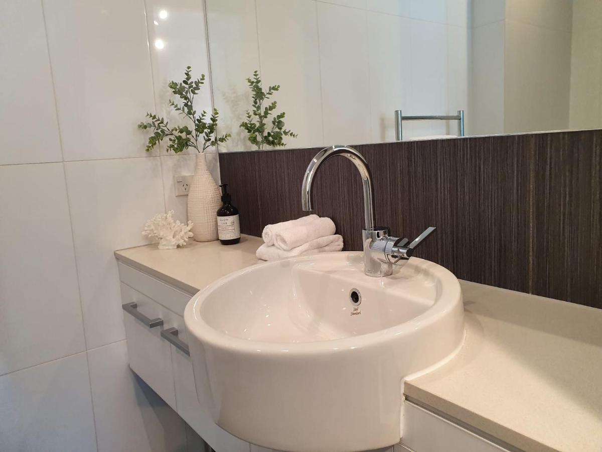 Stylish Haven Luxury Interiors In Prime Location Apartment Queenstown Bagian luar foto