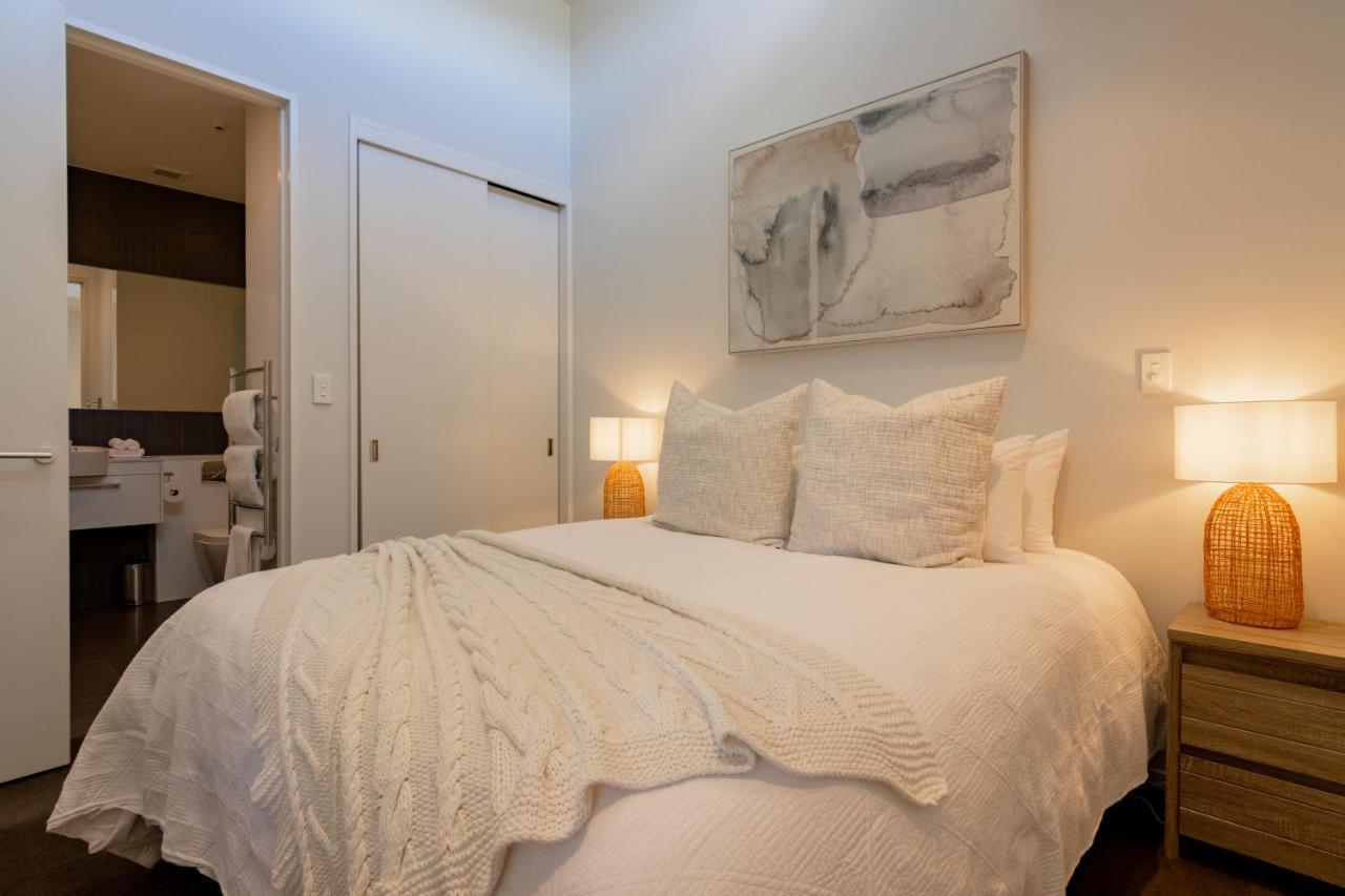 Stylish Haven Luxury Interiors In Prime Location Apartment Queenstown Bagian luar foto