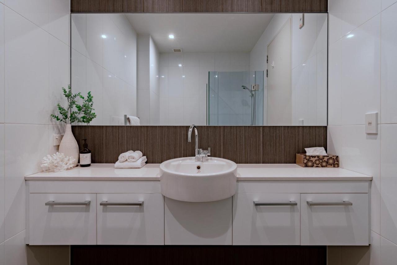 Stylish Haven Luxury Interiors In Prime Location Apartment Queenstown Bagian luar foto