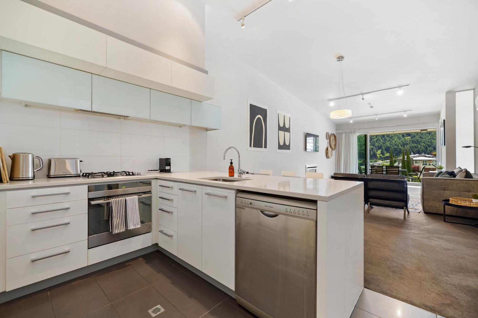 Stylish Haven Luxury Interiors In Prime Location Apartment Queenstown Bagian luar foto