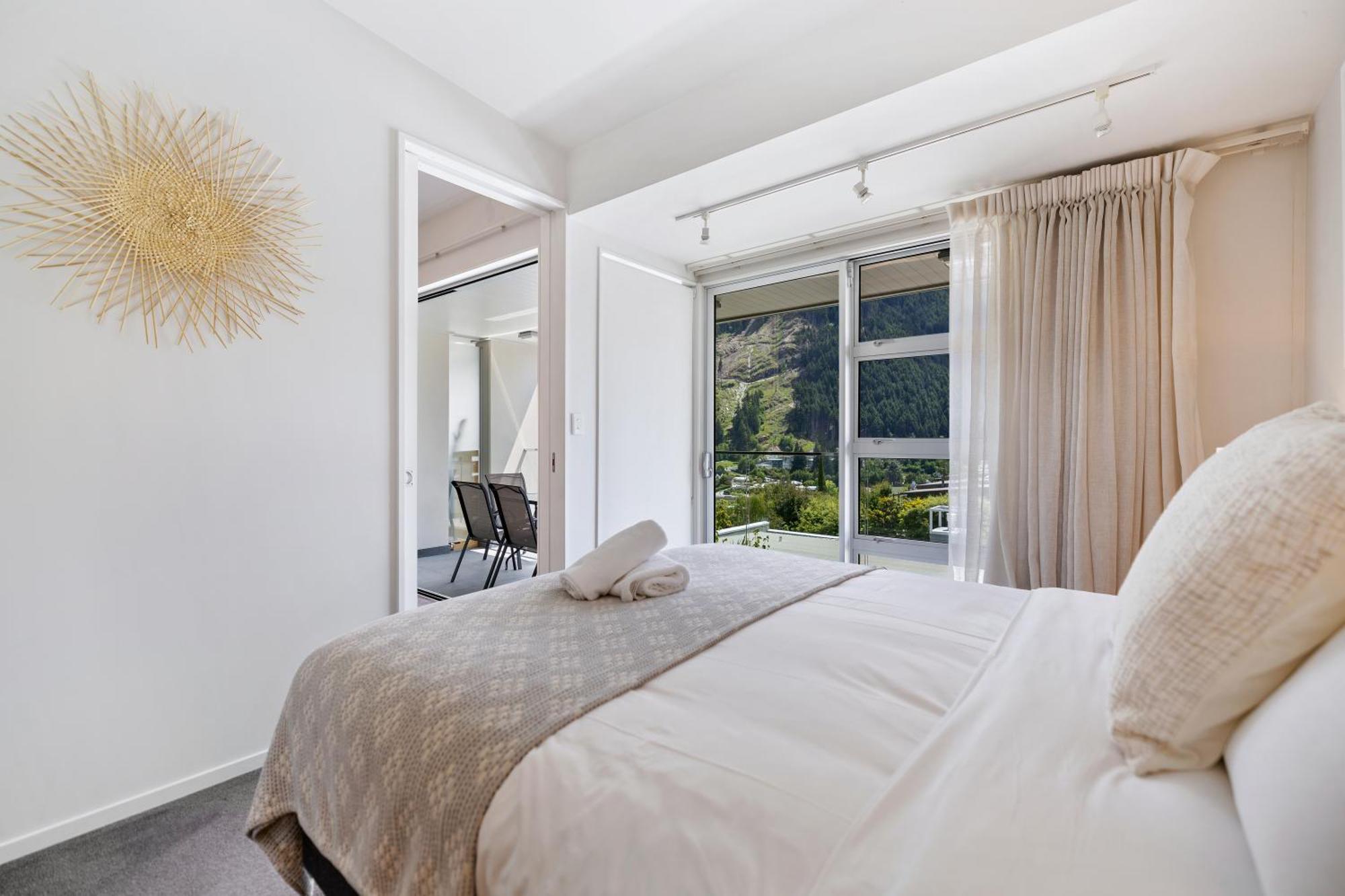 Stylish Haven Luxury Interiors In Prime Location Apartment Queenstown Bagian luar foto