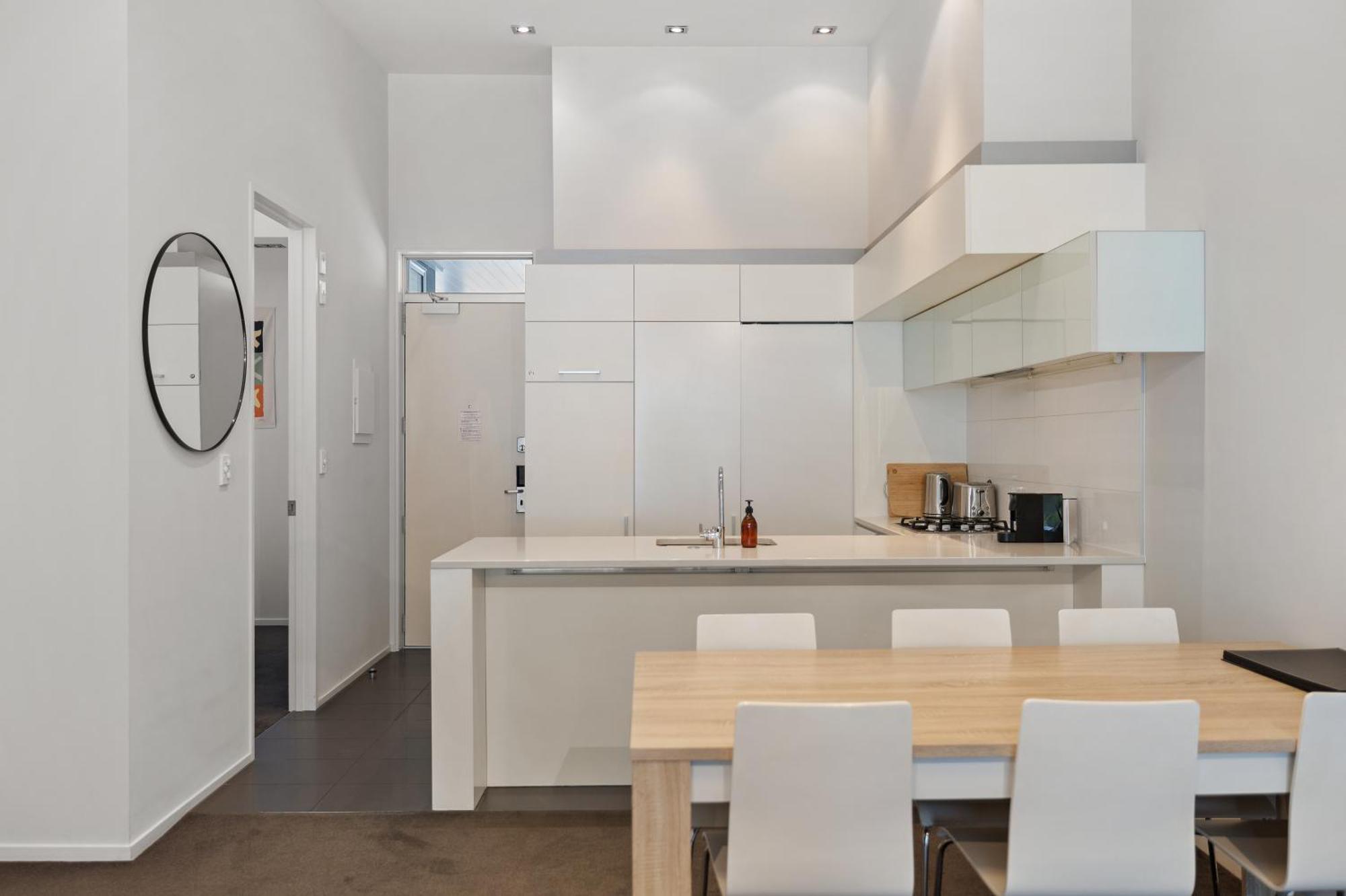 Stylish Haven Luxury Interiors In Prime Location Apartment Queenstown Bagian luar foto