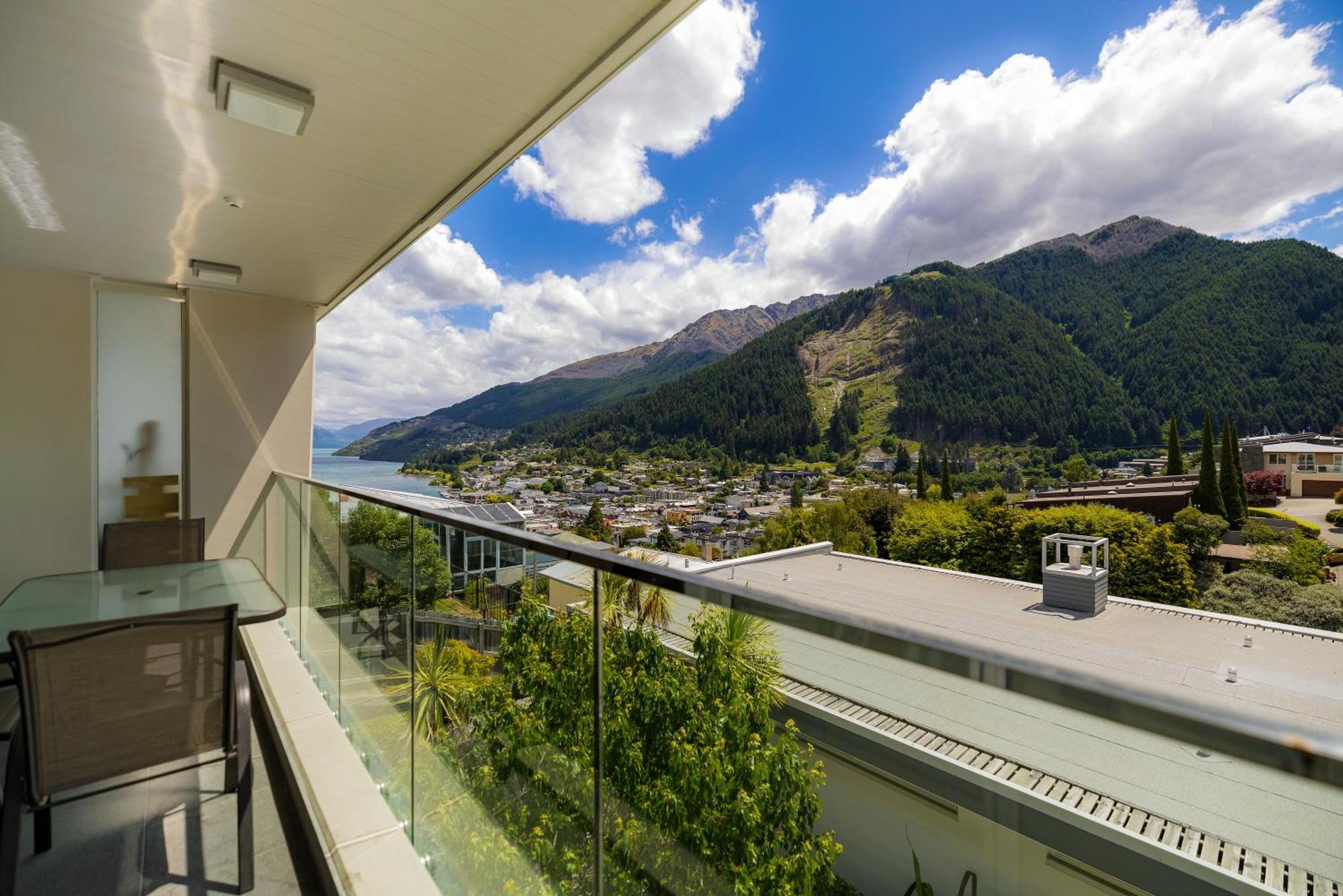 Stylish Haven Luxury Interiors In Prime Location Apartment Queenstown Bagian luar foto